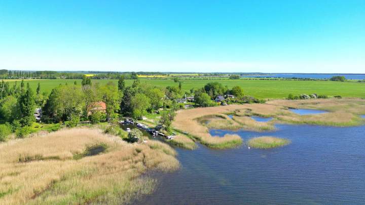 Ihr Rückzugsort am Wasser – Idyllisches Ferienhaus mit Blick auf den Großen Jasmunder Bodden