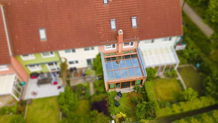 Modernes Reihenmittelhaus mit Wintergarten, Sauna, Kamin und Doppelcarport in Stralsund