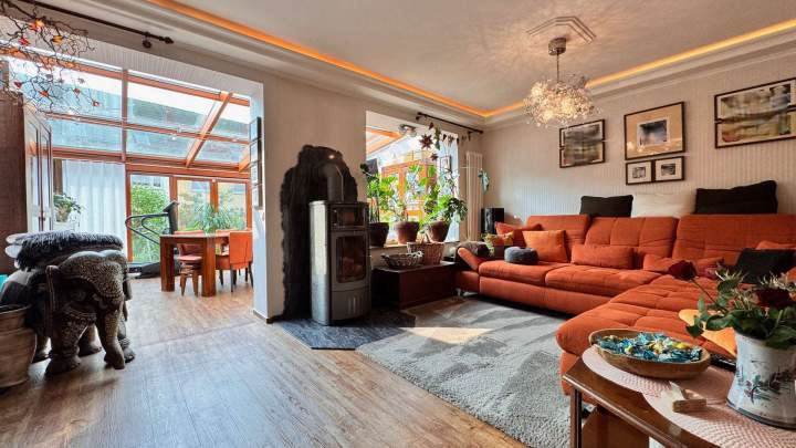Modernes Reihenmittelhaus mit Wintergarten, Sauna, Kamin und Doppelcarport in Stralsund