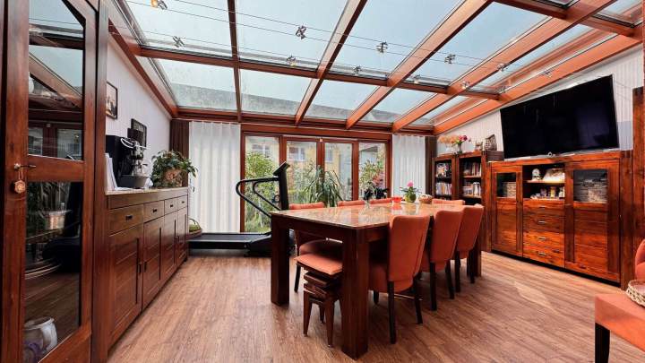 Modernes Reihenmittelhaus mit Wintergarten, Sauna, Kamin und Doppelcarport in Stralsund