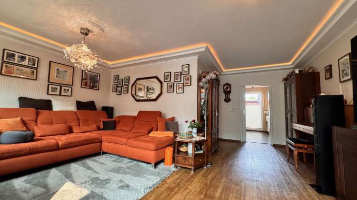 Modernes Reihenmittelhaus mit Wintergarten, Sauna, Kamin und Doppelcarport in Stralsund