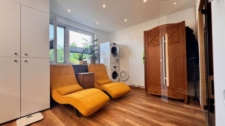 Modernes Reihenmittelhaus mit Wintergarten, Sauna, Kamin und Doppelcarport in Stralsund