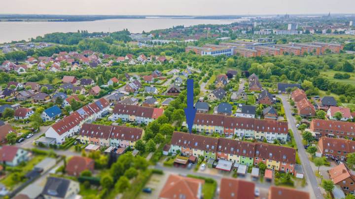 Modernes Reihenmittelhaus mit Wintergarten, Sauna, Kamin und Doppelcarport in Stralsund
