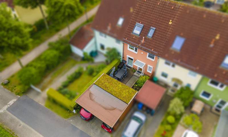 Modernes Reihenmittelhaus mit Wintergarten, Sauna, Kamin und Doppelcarport in Stralsund