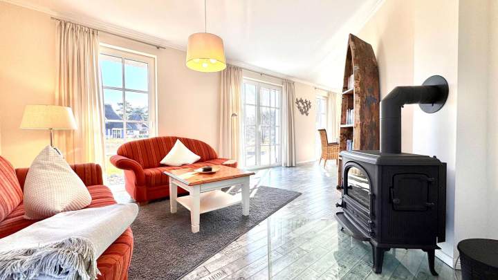 Reetgedeckter Rückzugsort – Haus am Teich in Fuhlendorf