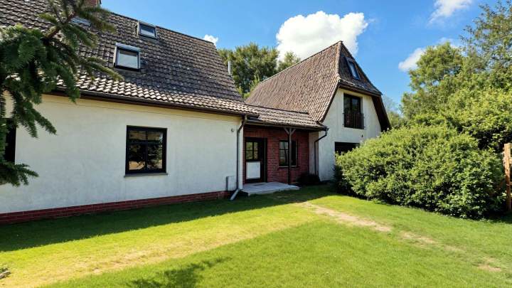 Haus mit 2 Wohneinheiten am Wasser – Wohnen, wo andere Urlaub machen