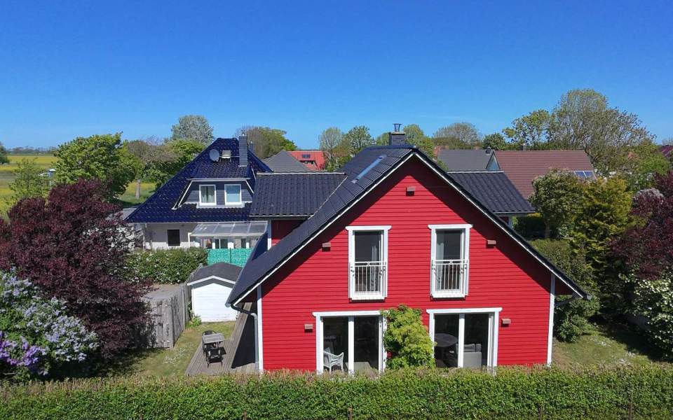 Seitenansicht rotes Haus