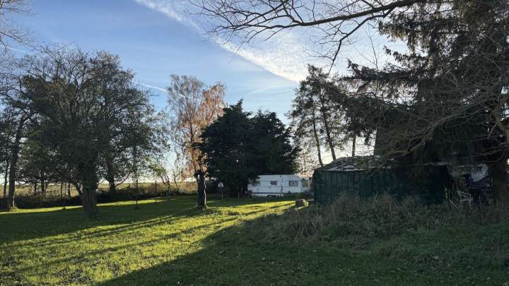 Charmantes Wohnhaus in Alleinlage – sanierungsbedürftig mit großem Grundstück