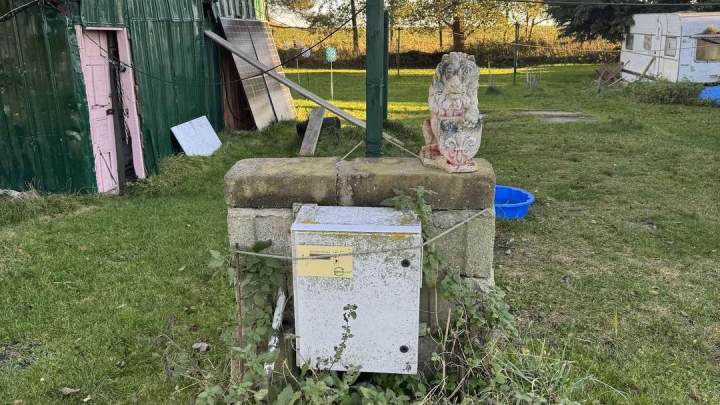 Charmantes Wohnhaus in Alleinlage – sanierungsbedürftig mit großem Grundstück