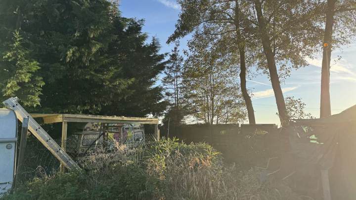 Charmantes Wohnhaus in Alleinlage – sanierungsbedürftig mit großem Grundstück