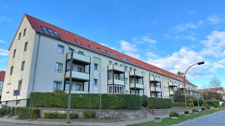 Bezugsfreie 4-Raum-Wohnung mit Balkon, Kellerraum und Pkw-Stellplatz