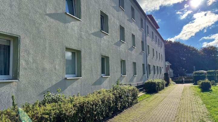 Bezugsfreie 4-Raum-Wohnung mit Balkon, Kellerraum und Pkw-Stellplatz