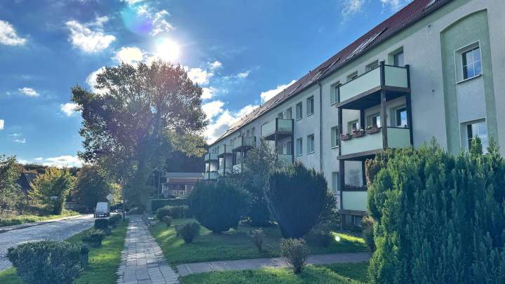 Bezugsfreie 4-Raum-Wohnung mit Balkon, Kellerraum und Pkw-Stellplatz