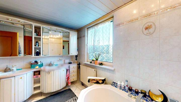 Wohnen und Gastgewerbe in bester Lage auf Rügen – Eigentumswohnung mit Gaststätte