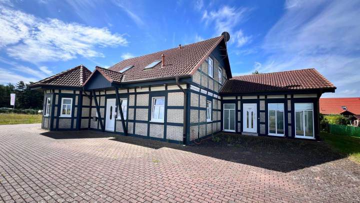 Kapitalanleger! Schönes Objekt mit zwei gut vermieteten Einheiten