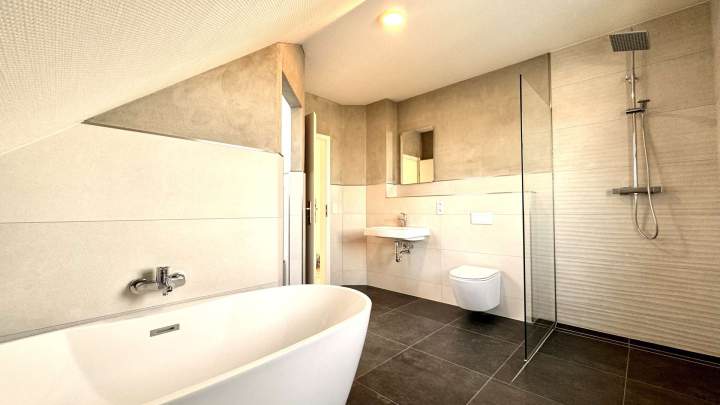 Kapitalanleger! Schönes Objekt mit zwei gut vermieteten Einheiten