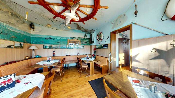 Wohnen und Gastgewerbe in bester Lage auf Rügen – Eigentumswohnung mit Gaststätte