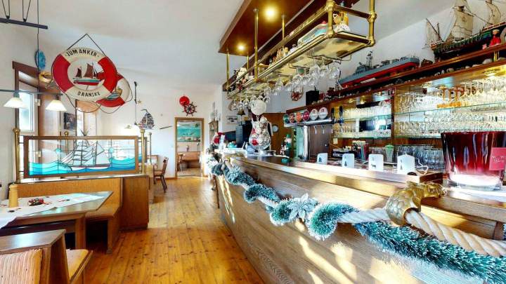 Wohnen und Gastgewerbe in bester Lage auf Rügen – Eigentumswohnung mit Gaststätte