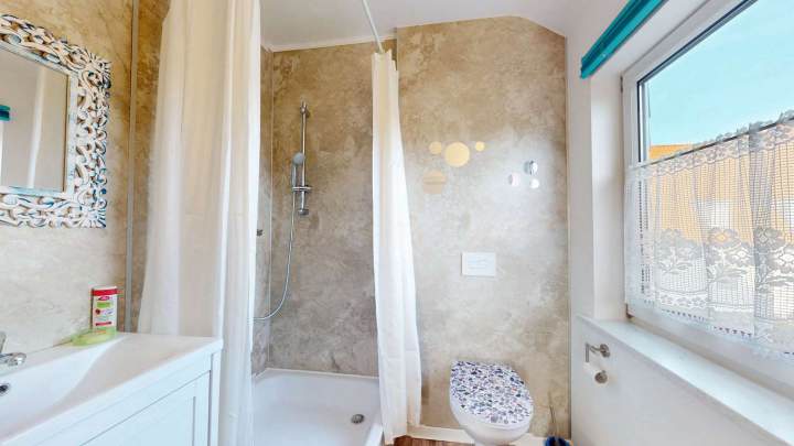 Doppelhaushälfte mit großem Grundstück – flexibel nutzbar in zentraler Ortslage im Norden Rügens